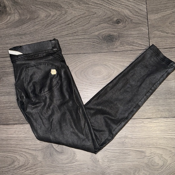 WR.UP Faux Snake Size 6 with a 25” inseam perfect condition - Picture 5 of 12